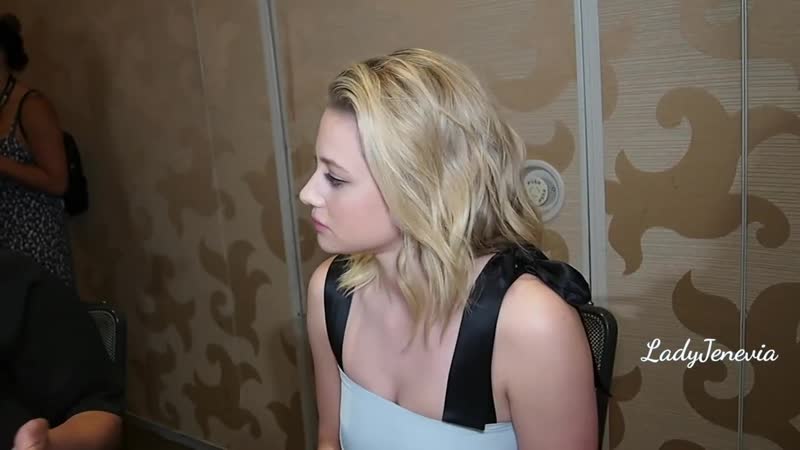 Lili reinhart teases bettys fbi activities (riverdale sdcc interview)