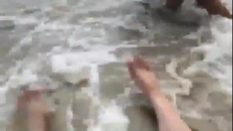 Закопали в песок