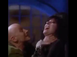 Elvira, mistress of the dark strangled