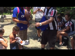 Tira camisa maria pra colocar a do galo