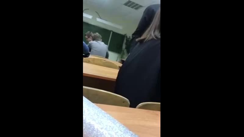 В тюменской области школьники сняли на видео агрессивного учителя обж