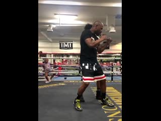 Мейвезер тренирует своего сына