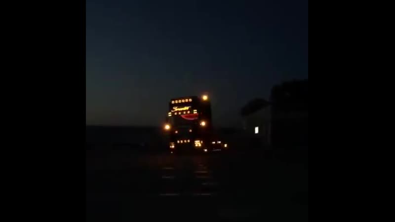 Крутит бублики