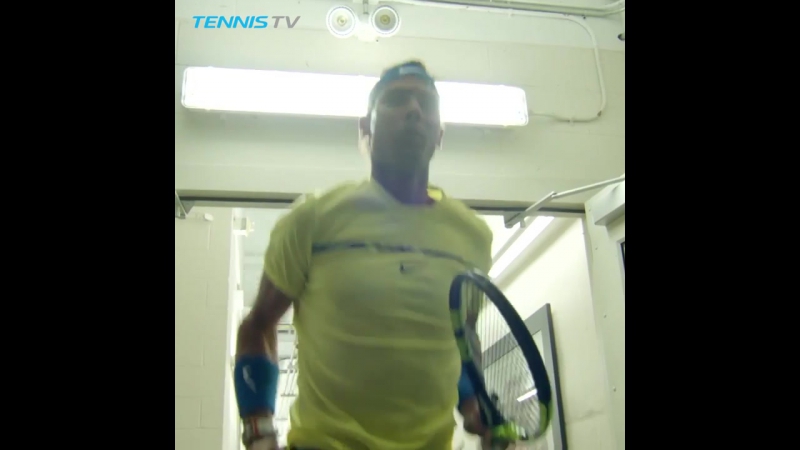 Рафаэль надаль внимательно оглядел потолок тоннеля, чтобы вновь не набить себе шишку в прыжке