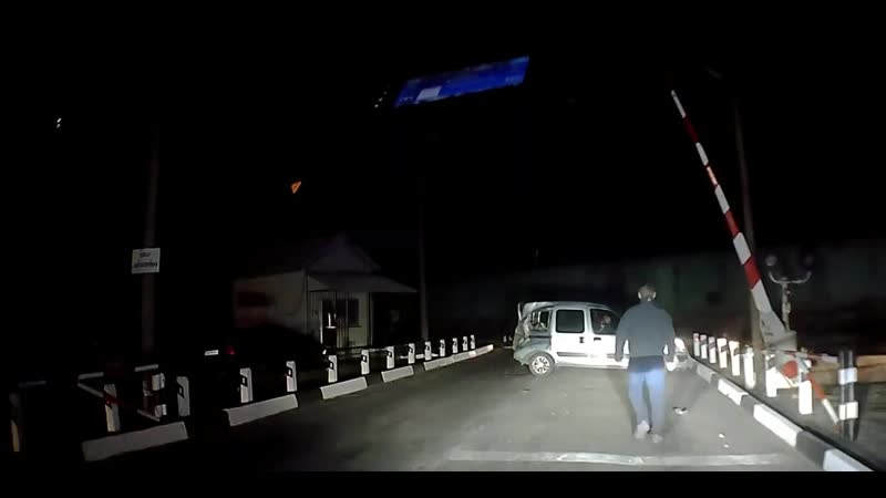 В энергодаре грузовой поезд протаранил автомобиль