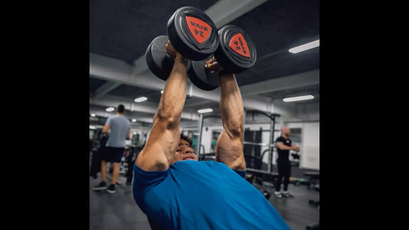 Тренироа на грудь и трицепс