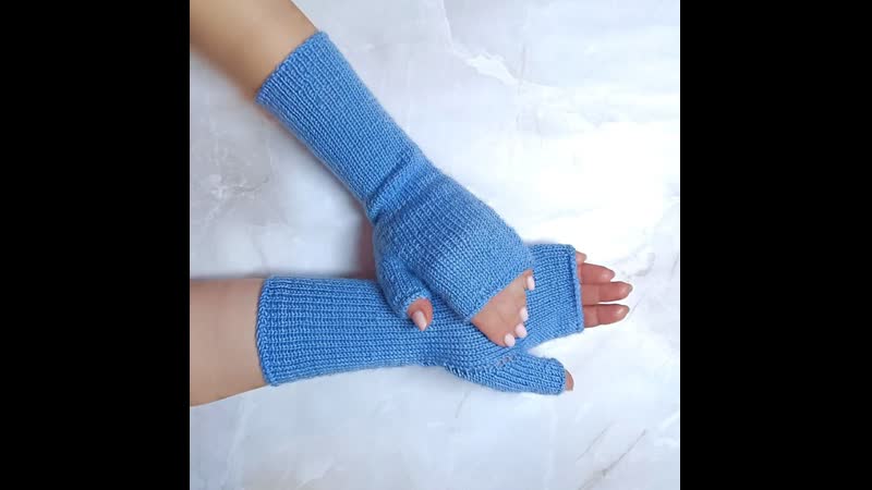 Голубые женские вязаные митенки из шерсти