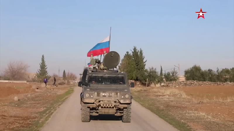 Российские военнослужащие провели патрулирование стратегической трассы м 4 в сирийской провинции хасеке