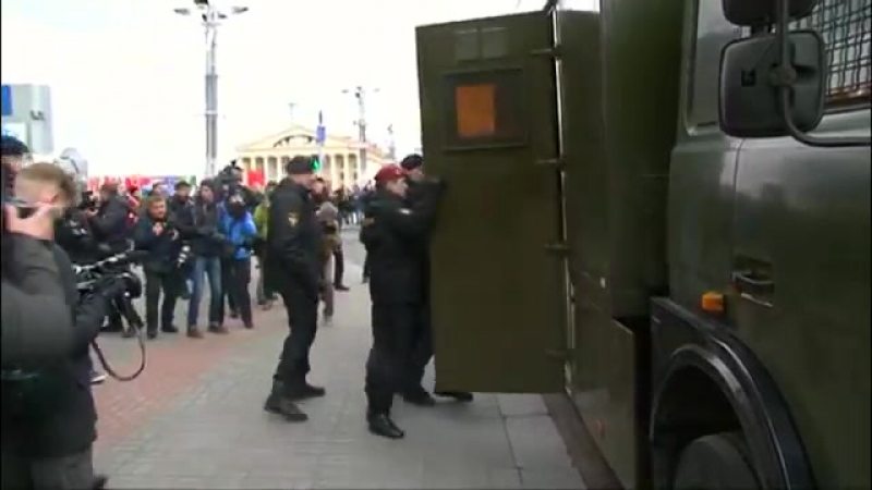 Euronews в беларуси омон задержал протестующих против арестов