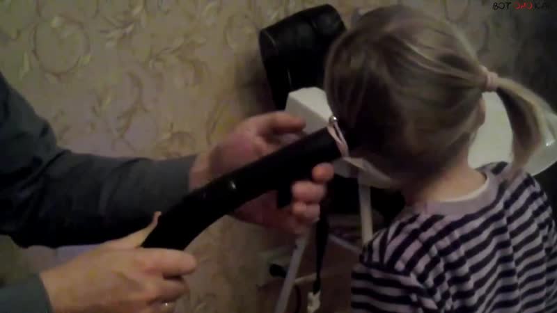 Наш папа умеет делать хвостики! )))