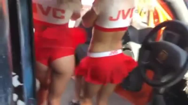 Автозвук девушки танцуют в бикини dodge ram team pride rasca