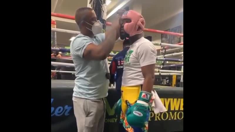 🎬флойд мейвезер поддерживает свою форму🥊