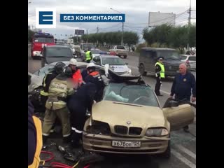 Водитель bmw вылетел на «встречку» и устроил жесткое дтп на коммунальном мосту