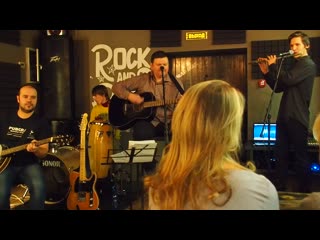 "лесная вода" на концерте в mad maxе (г вологда) 23 11 19 песня "тень"