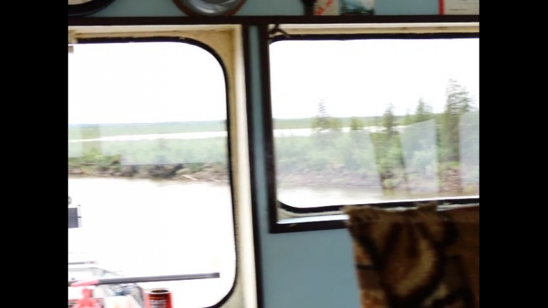 Кормой вниз буксируем баржу (приток р колыма)