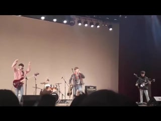 171226 honeyst @ luv school buskings