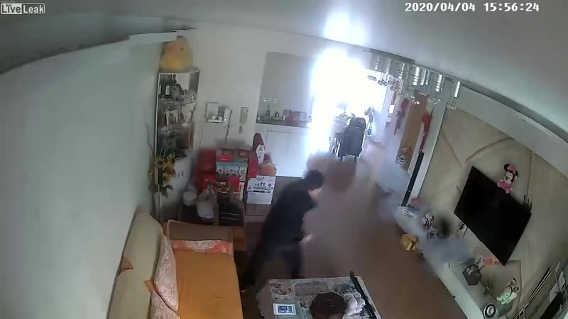 Когда решил зарядить аккумулятор дома