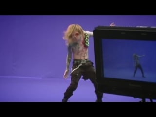 Dir en grey making of hageshisa to, kono mune no naka de karamitsuita shakunetsu no yami pv