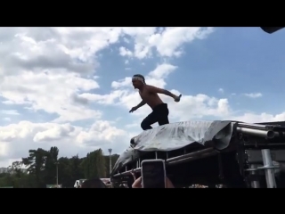 Lil pump попытался прыгнуть в толпу [nr]