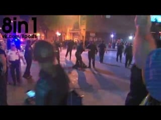 Негр с надписью fuck the police в балтиморе получает газом в лицо / baltimore protester wearing fuck the police t shirt was pep