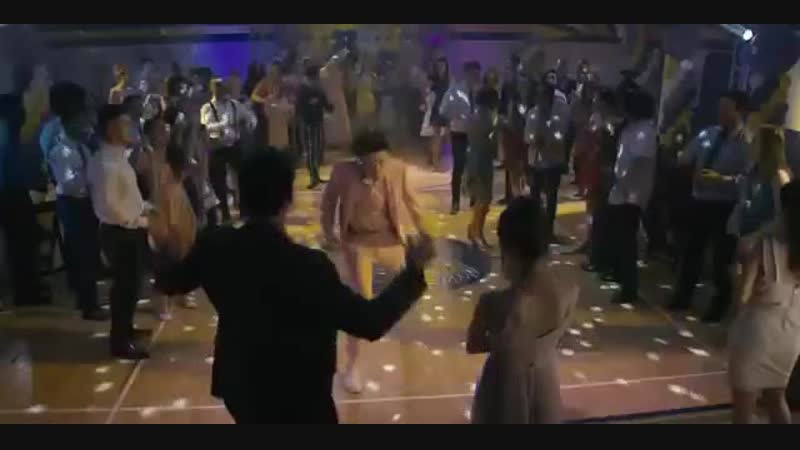 Момент из сериала «уэйн»