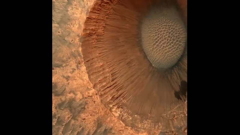 Ударный марсианский кратер в деталях