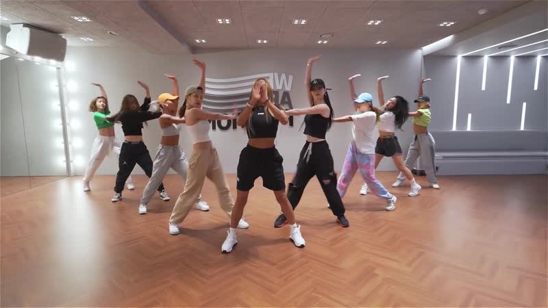 Jessi (제시) nunu nana (눈누난나) dance practice moving ver [mirrored]