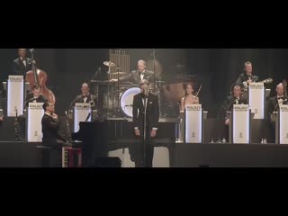 Palast orchester mit seinem sänger max raabe du passt auf mich auf