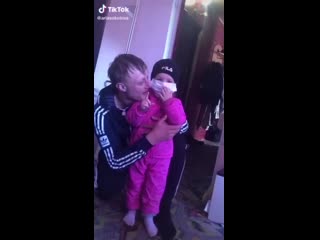 Заставляют молодые дочь кричать ауе