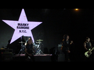 I dont care & sheena is a puck rocker/marky ramone live in saintp/29 08 2018