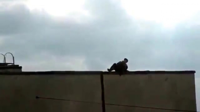Пенсионер в харькове с крыши взрывал автостоянку 15 09 2013