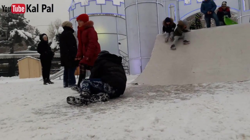 Молодые катаются на горке,секс играют в снегу snow porn playing in the snow 32 epic 10 minutes video