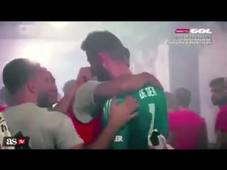 Real madrid player marco asensio calling de gea