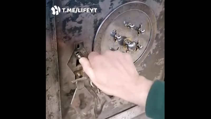 Сейф, которому 300 лет