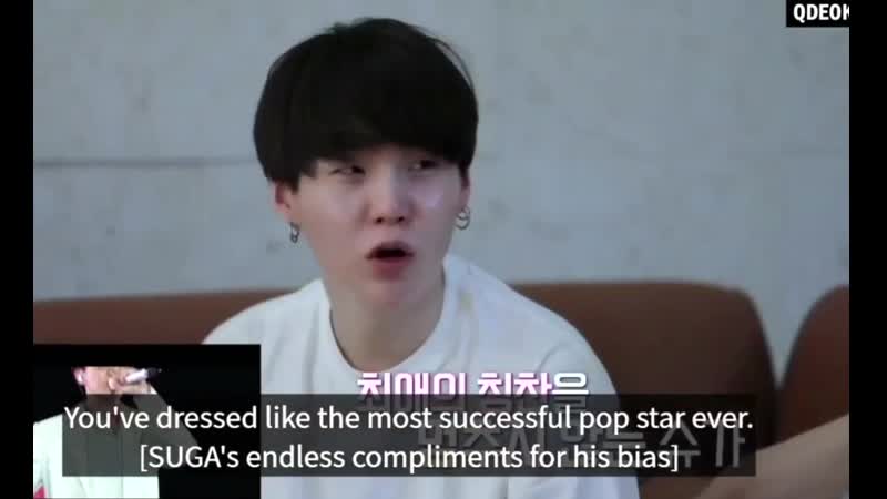 Хвалит парня