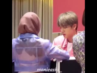 Seokjin is being so polite to this hijabi army he didnt even touch her to respect her 😭 he's such a respectful man 😭😭😭