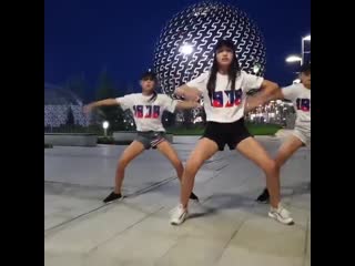 Отпадно танцуют (хороший танец, танцуют после школы, будущие звезды, шортики)