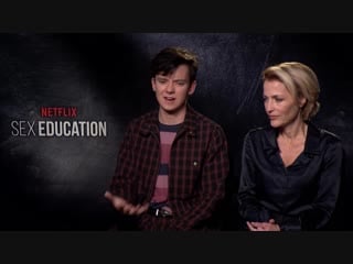 Gillian anderson i asa butterfield o serialu sex education