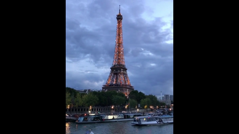 Selamat soree #eiffeltower #zkatili #iphone #ip париж 18 09 2017