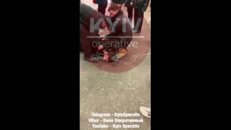 Били по голове в киевском метро устроили самосуд над наглым вором