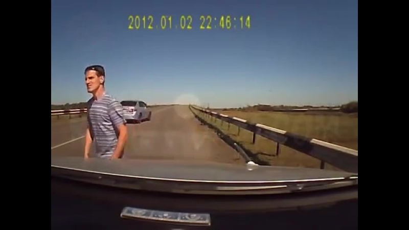Лом вылетел в капот