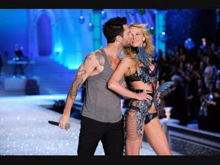 Maroon 5 moves like jagger at victoria's secret fashion show