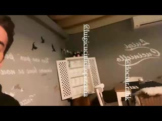 С другом рафиком в пиццерии