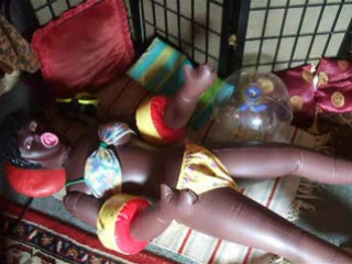 Aneinandergerieben und gekommen