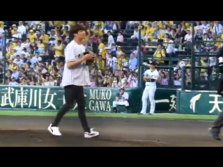 (170602) jungkook pitcher throwing ball in japanese baseball game