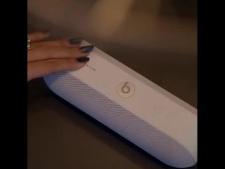 Can’t keep my #handstomyself… check out the #newbeatspill in a preview for my new music video, coming soon! @beatsbydre 💋