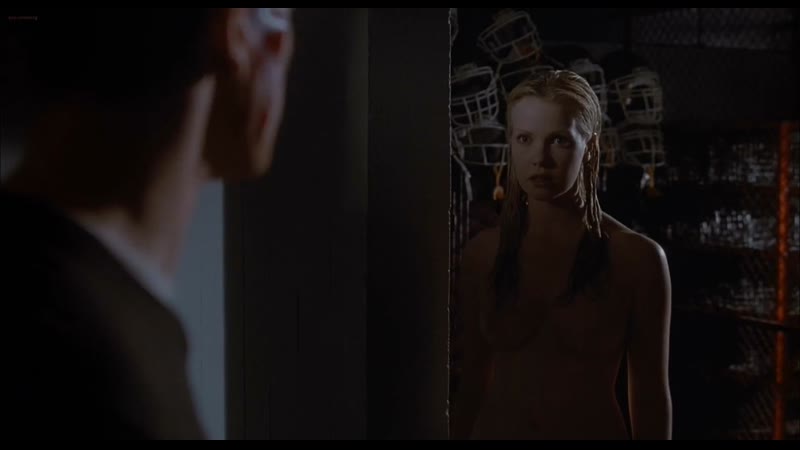 Лора харрис (laura harris nude scenes in "the faculty" 1998)