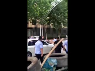 Китай впереди планеты всей там полиция для обезвреживания преступников использует пушки, которые выстреливают сеткой, которая б