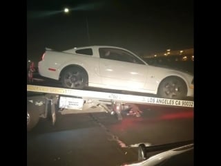 Lapd tow truck evacuate the car of street racers