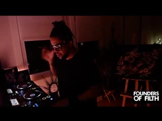 Felix da housecat live at home (apr 2020) (1)